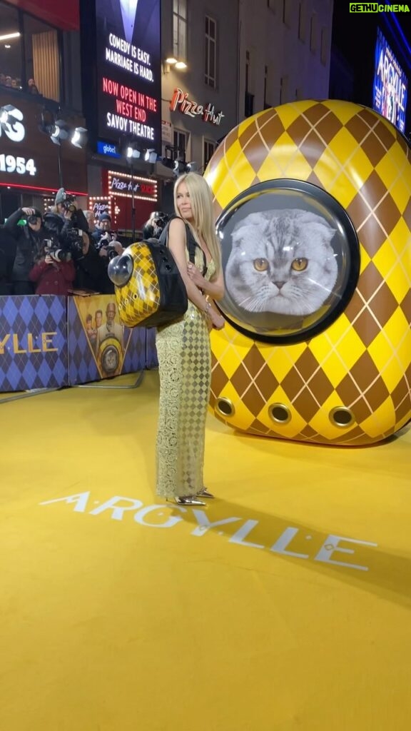 Claudia Schiffer Instagram - I had so much fun at the @argyllemovie world premiere! Thank you to my entire team for helping me get ready and a special shout out to @donatella_versace for these amazing dresses ❤️