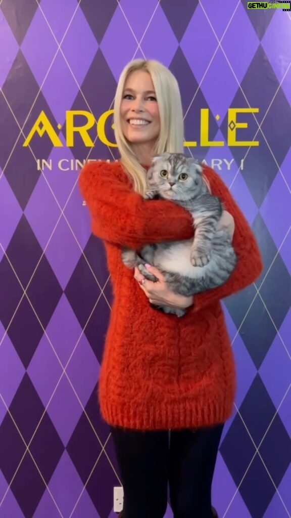 Claudia Schiffer Instagram - #ArgylleMovie press day 2! @chipthecat was such a diva about getting a tour of #TheArgylleExperience ❤️