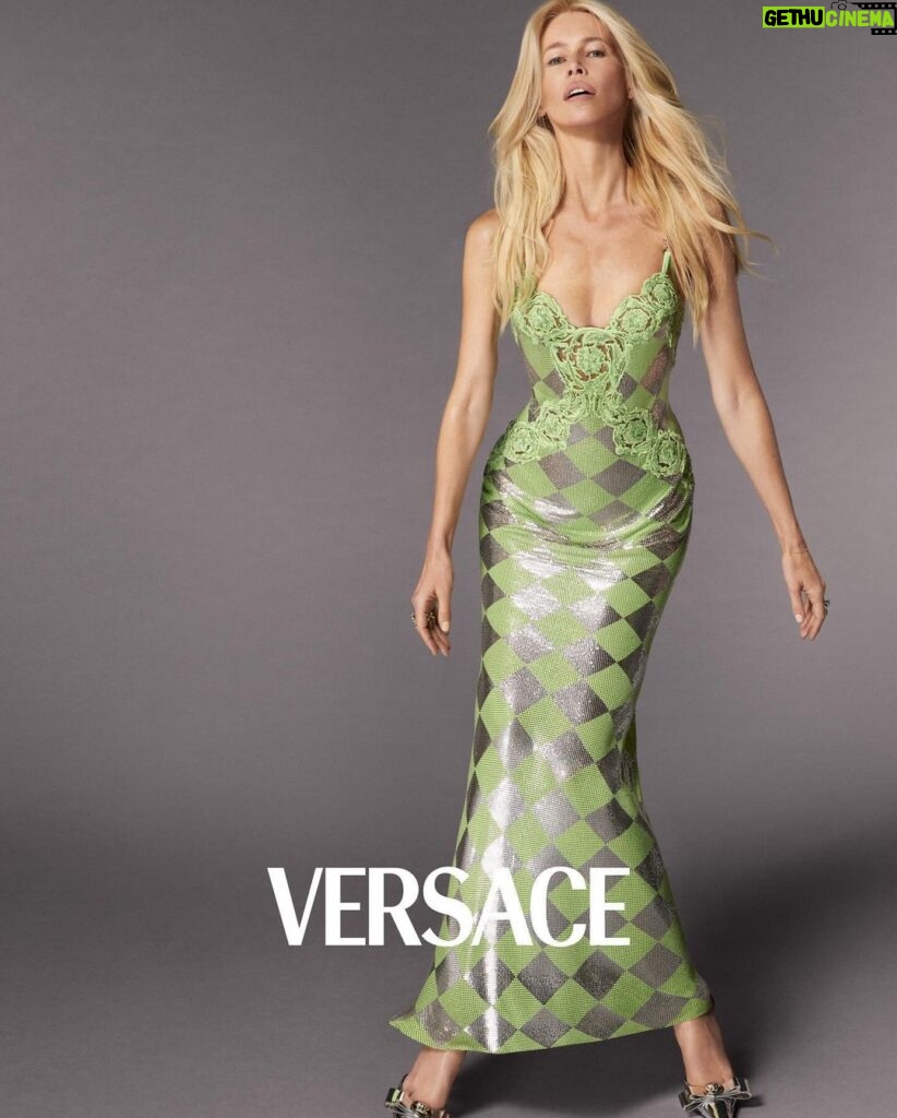 Claudia Schiffer Instagram - Iconic metal mesh, Medusa ’95 bags — it could only be Versace! My ninth campaign with my Versace family and the one and only @donatella_versace - I love you ♥️ #VersaceSS24 #VersaceMedusa95