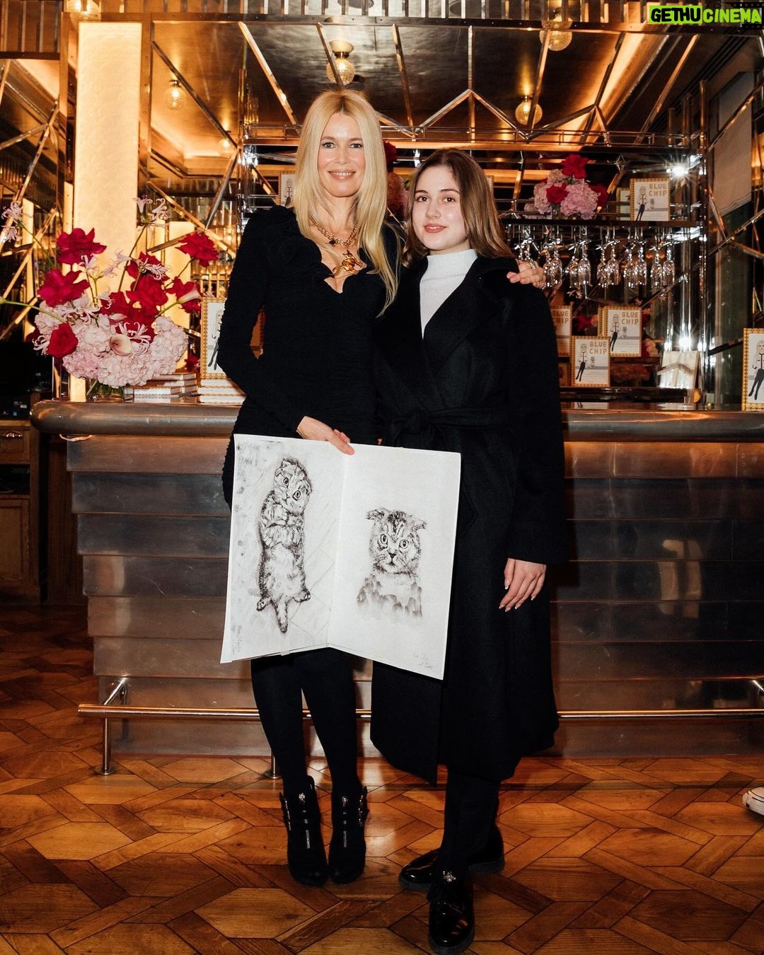 Claudia Schiffer Instagram - Still thinking about my Blue Chip signing at @theofficialselfridges ❤️