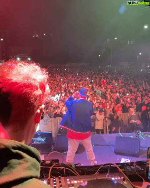 Clementino Instagram - ‘A Befana 🍭🍬🧹🧙♀️🧦 Ieri si è conclusa l’ultima data del #ChristmasEditionTour Ci prendiamo una pausa con i concerti, ma ripartiamo presto guagliù !!! #Clementinolive2024 #TourLife Tour Life