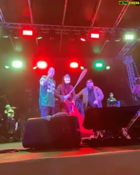 Clementino Instagram - ‘A Befana 🍭🍬🧹🧙♀️🧦 Ieri si è conclusa l’ultima data del #ChristmasEditionTour Ci prendiamo una pausa con i concerti, ma ripartiamo presto guagliù !!! #Clementinolive2024 #TourLife Tour Life