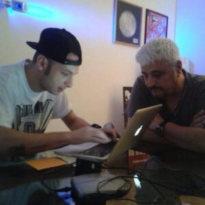 Clementino Instagram - Nove  anni fa ci lasciava il maestro Pino Daniele.
Ma il suo ricordo rimarrà vivo per sempre .
Grazie per tutto quello che ci hai insegnato.
Ciao Pinù 🩵
#PinoDaniele