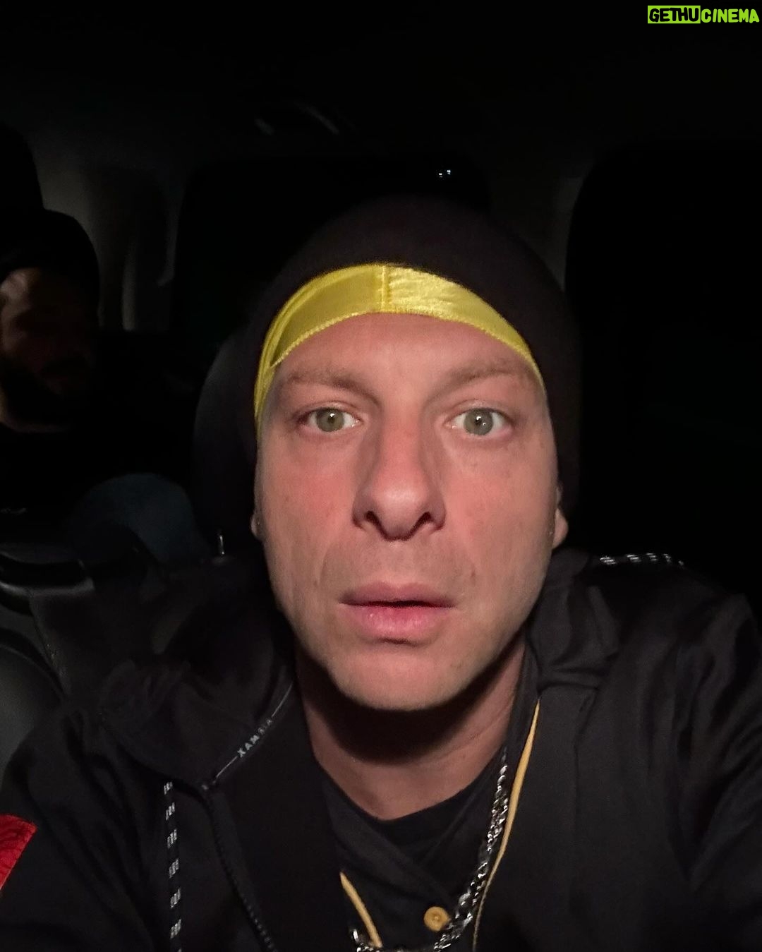 Clementino Instagram - Grazie BELLIZZI !!! Super serata 🩵 Ci vediamo questa sera a SCAFATI !! ☀️ #ClementinoLive2024 Bellizzi
