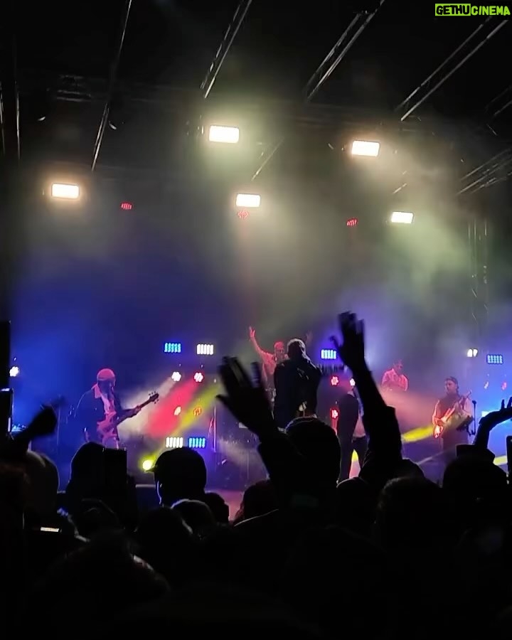 Clementino Instagram - Buon anno a tutti ๐๐ฉต๐ #2024 Ieri siamo partiti alla grande con un super live a #Potenza! Grazie Ragazzi !!! Chi spacca a Capodanno spacca tutto lโanno!!!! Stasera Bellizzi!!! Domani Scafati !! #clementinolive2024 Potenza, Italy