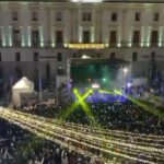Clementino Instagram - Buon anno a tutti 🎊🩵🎉 #2024 Ieri siamo partiti alla grande con un super live a #Potenza! Grazie Ragazzi !!! Chi spacca a Capodanno spacca tutto l’anno!!!! Stasera Bellizzi!!! Domani Scafati !! #clementinolive2024 Potenza, Italy