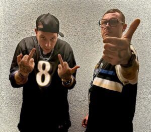 Clementino Instagram - “Leggenda da bar” 🃏🍷🏆
Inoki feat Clementino 
 prod @jjjanax 
 Fuori il 15 dicembre, presave nelle stories !! 
@inoki.ness @clementinoiena