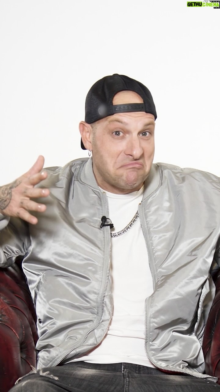Clementino Instagram - @clementinoiena non vede l’ora di inventare nuovi modi per intrattenerci a #TheVoiceKidsIt! Venerdì 24 novembre alle ore 21:30 su @rai1official e @raiplay_official ✌️🎤❤️