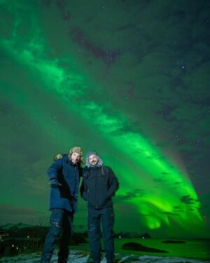 Clementino Instagram - Questa volta ci siamo spinti al limite, siamo arrivati ai confini del mondo nel vero senso della parola.
Il Grande Nord…
L’Aurora Boreale…
Il Circolo Polare Artico con le sue balene.

Grazie Tromsø!! Torniamo a casa con un bellissimo ricordo della Norvegia 🇳🇴💙

“La vita va vissuta in Larghezza, non in Lunghezza “ ( Luciano De Crescenzo) 

#Norvegia #Scandinavia #Lapponia #tromsø #aurora #northernlights #auroraboreale #circolopolareartico #norway #scandinaviandesign #polo #polonord #northpole
