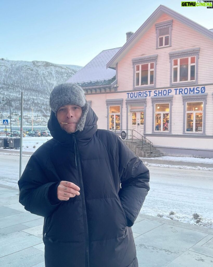 Clementino Instagram - L’Abominevole IENA delle Nevi 🐺 ☃️🐳 #OFriddNguoll #Scandinavia #Norvegia #Norway #Tromsø