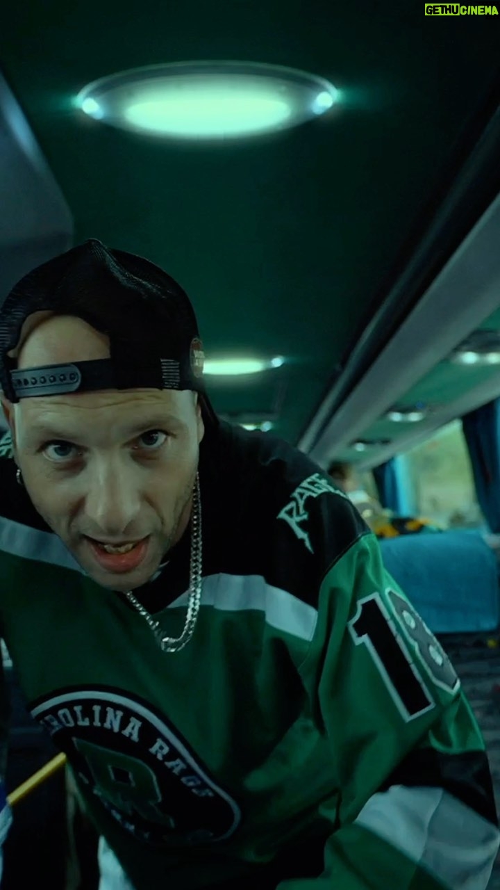 Clementino Instagram - “SUD ITALIAN DREAM” @young_hash_ feat @clementinoiena è fuori a mezzanotte su spotify e domani alle 14.00 su YouTube. Ci siete o no? ADAVER 🍕🍕⚔️ Sud Italia