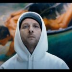 Clementino Instagram - Ecco la storia di Napoli in rima dalla sua fondazione a oggi !!!! 🧜‍♀️🌋 💙 “Neapolis” fuori adesso su tutte le piattaforme digitali !!! Colonna sonora del docufilm “Posso Entrare” (An Ode to Naples) di @trudiestyler AL CINEMA 6- 7 - 8 NOVEMBRE !!!!!!! 🎬 Consiglio questa canzone a tutti i ragazzi a scuola per imparare brevemente la storia di Napoli. Rap @clementinoiena Testo @clementinoiena & @amedeo_palumbo Musica @endly.space @pj.gionson Tnx @filmedbyired Scritto e diretto da Trudie Styler Una produzione Big Sur, Mad Entertainment con Rai Cinema in coproduzione con Luce Cinecittá Con il contributo della Regione Campania e della Film Commission Regione Campania Al cinema il 6-7-8 novembre Montaggio Walter Fasano Direttore della fotografia Dante Spinotti