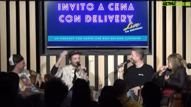 Clementino Instagram - 😂😂😂😂 Fuori adesso la fantastica intervista @invito_a_cena_con_delivery !! Aneddoti e Risate assicurate!!!! @paolomaccaro @francesco_arienzo @_veronica_pinelli 💙☀️ Podcast