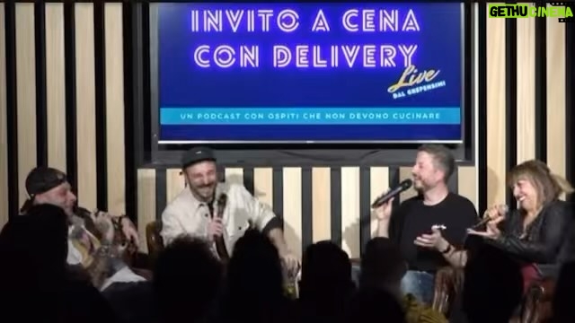 Clementino Instagram - 😂😂😂😂 Fuori adesso la fantastica intervista @invito_a_cena_con_delivery !! Aneddoti e Risate assicurate!!!! @paolomaccaro @francesco_arienzo @_veronica_pinelli 💙☀️ Podcast