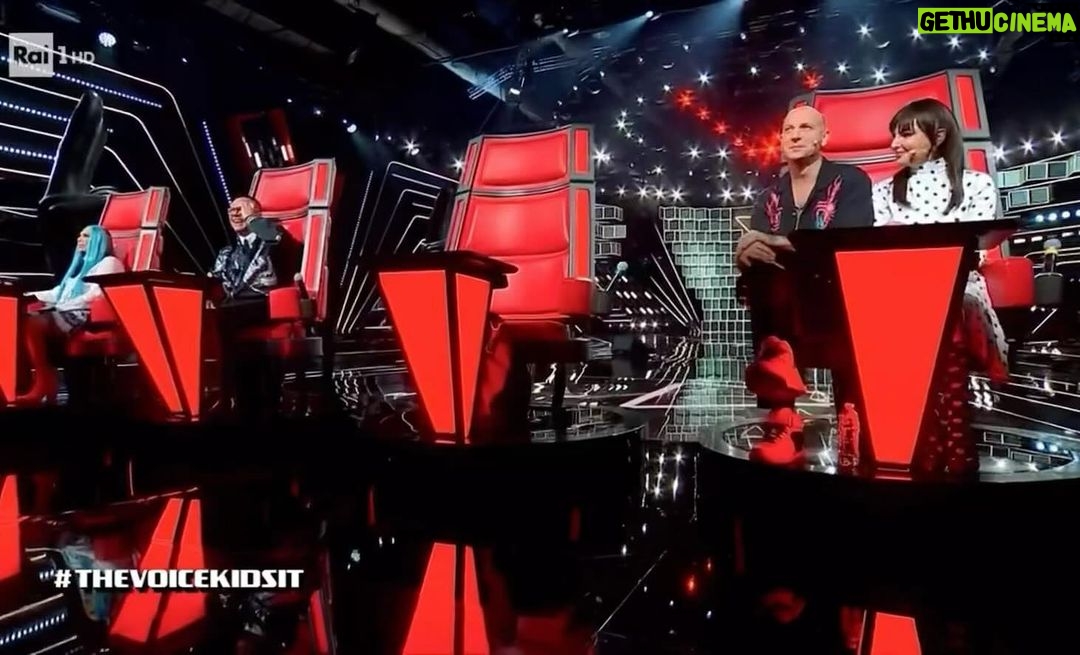 Clementino Instagram - Leggere con attenzione: #AscoltiTv dell’8 dicembre 2023: Fenomenale #TheVoiceKids che ieri vince ancora la serata del Venerdì !!! Questa volta con un margine ancora più ampio, visto da ben 3.849.000 mln e il 22.73% di share. FRAAAAATM 💙📺 E.. a proposito… ieri MONOPOLIO CLEMENTINO SULLA RAI 😂 Perché su Rai3 c’era il film “Il Materiale Emotivo “ di Sergio Castellitto dove ci sono anche io tra gli attori del cast . E conquista il 3% di share Quindi… facendo il calcolo… ieri ho totalizzato quasi il 26% in tutto. I’m the new Pippo Baudo 😂😂🔥🔥💪🏽💪🏽💪🏽📺📺📺💙💙💙 Rai Uno