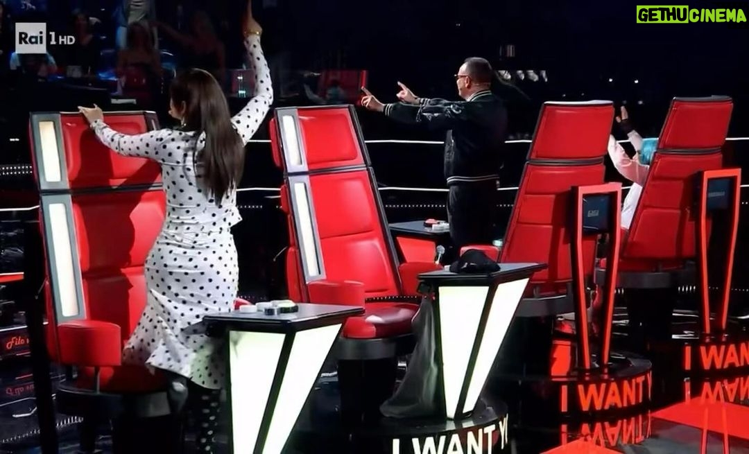 Clementino Instagram - Leggere con attenzione: #AscoltiTv dell’8 dicembre 2023: Fenomenale #TheVoiceKids che ieri vince ancora la serata del Venerdì !!! Questa volta con un margine ancora più ampio, visto da ben 3.849.000 mln e il 22.73% di share. FRAAAAATM 💙📺 E.. a proposito… ieri MONOPOLIO CLEMENTINO SULLA RAI 😂 Perché su Rai3 c’era il film “Il Materiale Emotivo “ di Sergio Castellitto dove ci sono anche io tra gli attori del cast . E conquista il 3% di share Quindi… facendo il calcolo… ieri ho totalizzato quasi il 26% in tutto. I’m the new Pippo Baudo 😂😂🔥🔥💪🏽💪🏽💪🏽📺📺📺💙💙💙 Rai Uno