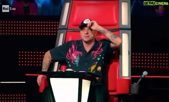 Clementino Instagram - Leggere con attenzione: #AscoltiTv dell’8 dicembre 2023: Fenomenale #TheVoiceKids che ieri vince ancora la serata del Venerdì !!! Questa volta con un margine ancora più ampio, visto da ben 3.849.000 mln e il 22.73% di share. FRAAAAATM 💙📺 E.. a proposito… ieri MONOPOLIO CLEMENTINO SULLA RAI 😂 Perché su Rai3 c’era il film “Il Materiale Emotivo “ di Sergio Castellitto dove ci sono anche io tra gli attori del cast . E conquista il 3% di share Quindi… facendo il calcolo… ieri ho totalizzato quasi il 26% in tutto. I’m the new Pippo Baudo 😂😂🔥🔥💪🏽💪🏽💪🏽📺📺📺💙💙💙 Rai Uno