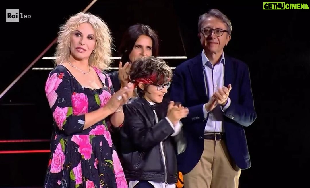 Clementino Instagram - Leggere con attenzione: #AscoltiTv dell’8 dicembre 2023: Fenomenale #TheVoiceKids che ieri vince ancora la serata del Venerdì !!! Questa volta con un margine ancora più ampio, visto da ben 3.849.000 mln e il 22.73% di share. FRAAAAATM 💙📺 E.. a proposito… ieri MONOPOLIO CLEMENTINO SULLA RAI 😂 Perché su Rai3 c’era il film “Il Materiale Emotivo “ di Sergio Castellitto dove ci sono anche io tra gli attori del cast . E conquista il 3% di share Quindi… facendo il calcolo… ieri ho totalizzato quasi il 26% in tutto. I’m the new Pippo Baudo 😂😂🔥🔥💪🏽💪🏽💪🏽📺📺📺💙💙💙 Rai Uno