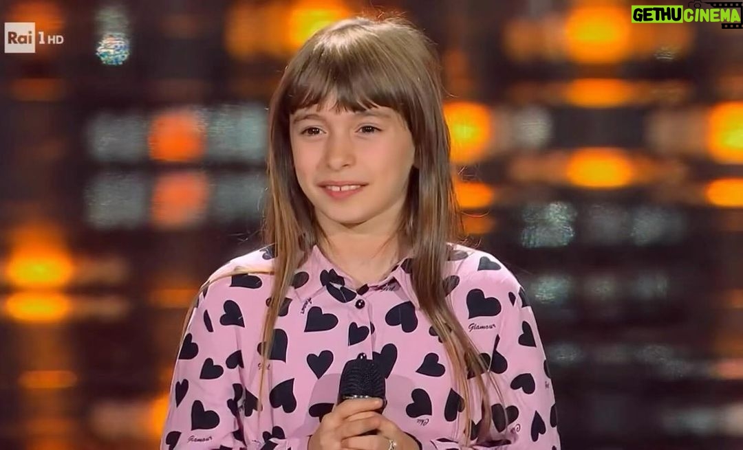 Clementino Instagram - Leggere con attenzione: #AscoltiTv dell’8 dicembre 2023: Fenomenale #TheVoiceKids che ieri vince ancora la serata del Venerdì !!! Questa volta con un margine ancora più ampio, visto da ben 3.849.000 mln e il 22.73% di share. FRAAAAATM 💙📺 E.. a proposito… ieri MONOPOLIO CLEMENTINO SULLA RAI 😂 Perché su Rai3 c’era il film “Il Materiale Emotivo “ di Sergio Castellitto dove ci sono anche io tra gli attori del cast . E conquista il 3% di share Quindi… facendo il calcolo… ieri ho totalizzato quasi il 26% in tutto. I’m the new Pippo Baudo 😂😂🔥🔥💪🏽💪🏽💪🏽📺📺📺💙💙💙 Rai Uno