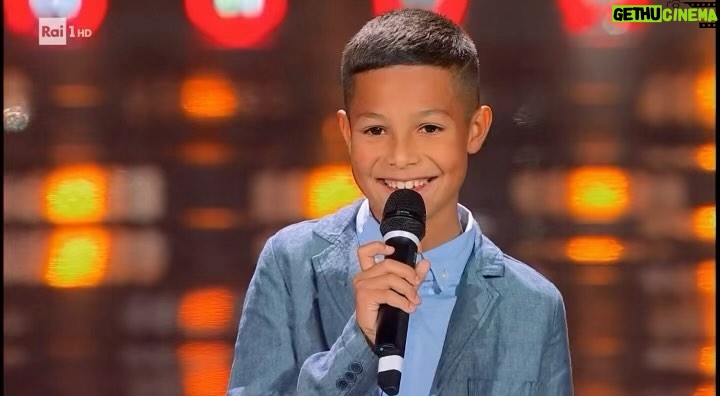 Clementino Instagram - E tra gioie ed emozioni indovinate quale è il programma più seguito di ieri sera ? 😍 The Voice Kids!! La seconda puntata su RaiUno registra il 22% di share 🤯🤯🤯 Grazie a tutti! Ci vediamo venerdì !!!! #thevoicekids #thevoicekidsit @thevoice_italy Showman