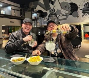 Clementino Instagram - “Leggenda da bar” 🃏🍷🏆
Inoki feat Clementino 
 prod @jjjanax 
 Fuori il 15 dicembre, presave nelle stories !! 
@inoki.ness @clementinoiena