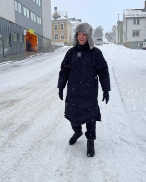 Clementino Instagram - Questa volta ci siamo spinti al limite, siamo arrivati ai confini del mondo nel vero senso della parola.
Il Grande Nord…
L’Aurora Boreale…
Il Circolo Polare Artico con le sue balene.

Grazie Tromsø!! Torniamo a casa con un bellissimo ricordo della Norvegia 🇳🇴💙

“La vita va vissuta in Larghezza, non in Lunghezza “ ( Luciano De Crescenzo) 

#Norvegia #Scandinavia #Lapponia #tromsø #aurora #northernlights #auroraboreale #circolopolareartico #norway #scandinaviandesign #polo #polonord #northpole