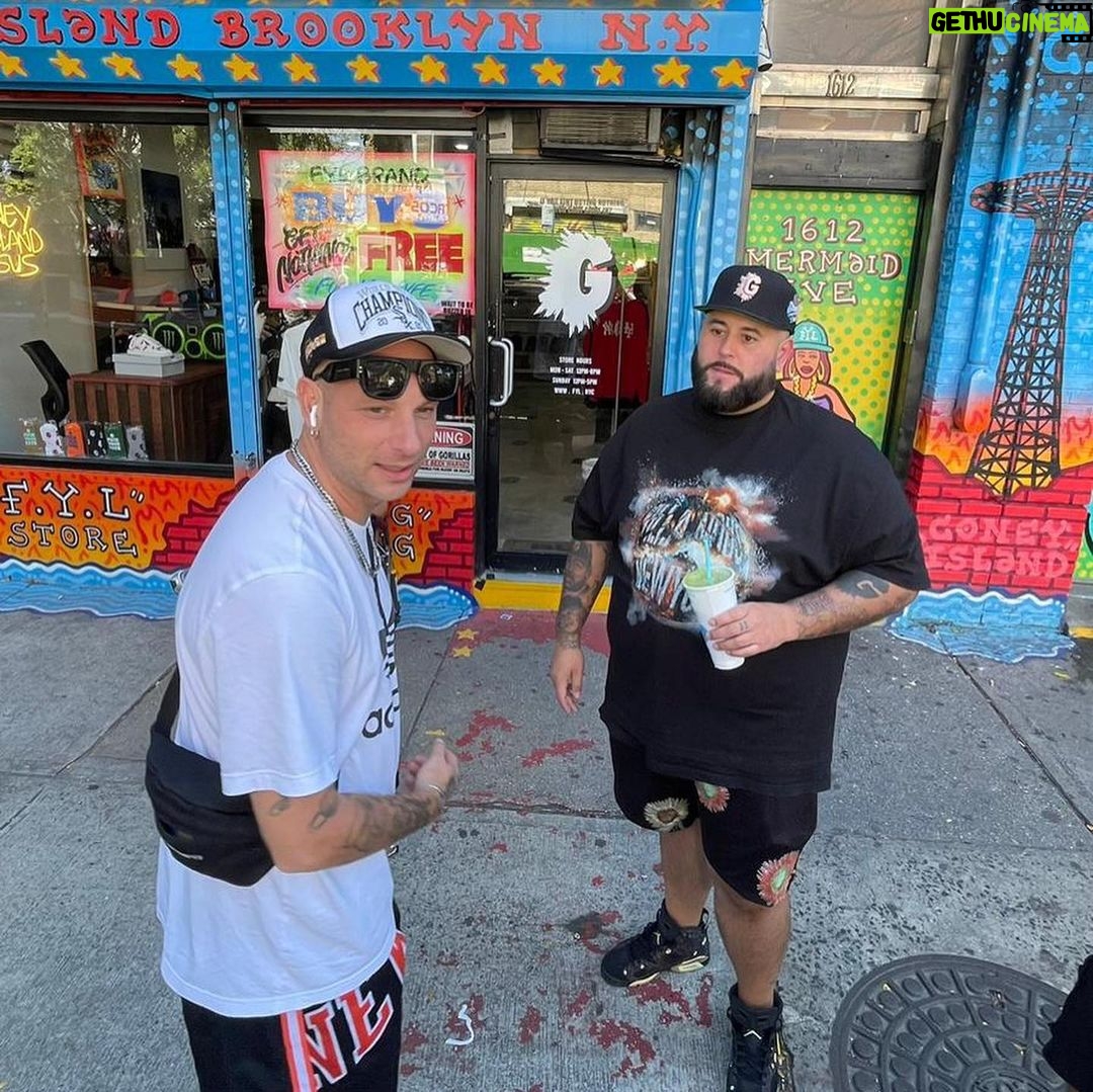 Clementino Instagram - Ciao New York ! Alla prossima!!!! Tnx @nycanta 🩵🇺🇸🇮🇹 #newyork #coneyisland #manhattan #brooklyn #broadway #queens #bronx #harlem #newjersey #italia