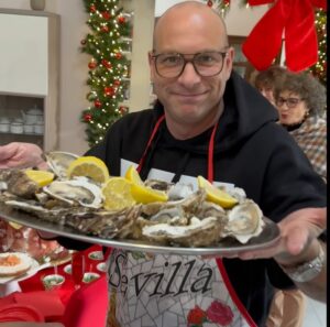 Clementino Instagram - Ostricando alla vigilia di Capodanno 🦪
#chefclementino 
Aiuto chef @luigitortora57