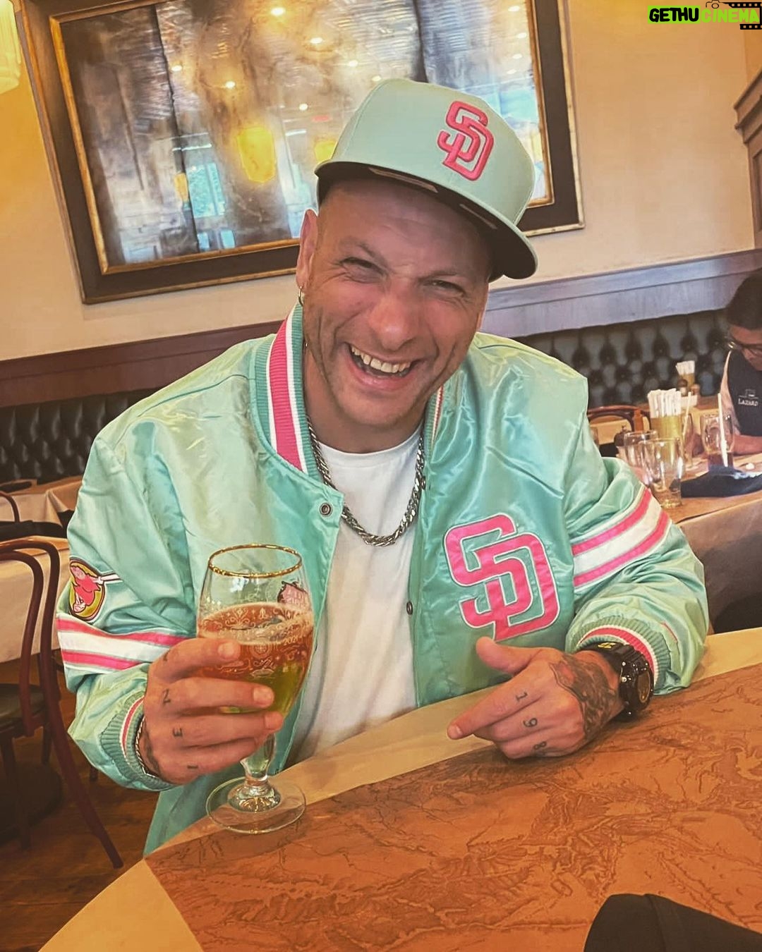 Clementino Instagram - 🍺🍁🍦Smoke Ice Cream 🍨 I want to get inspiration to write new songs Fratm ! #broadway #brooklyn #manhattan #newyork Broadway Theater, Times Square, New York