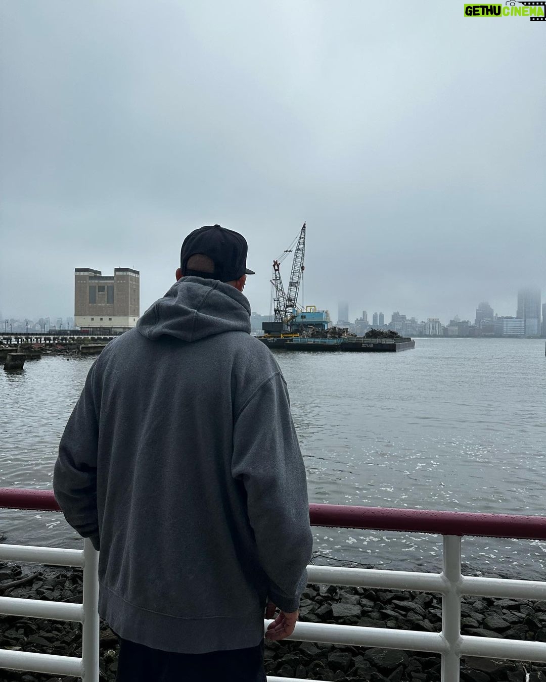 Clementino Instagram - Eccomi nel #NewJersey 🇺🇸🎶 #Hoboken la città del grande Frank Sinatra. Con questa atmosfera si respira la malinconia della musica in un modo incredibile. New Jersey