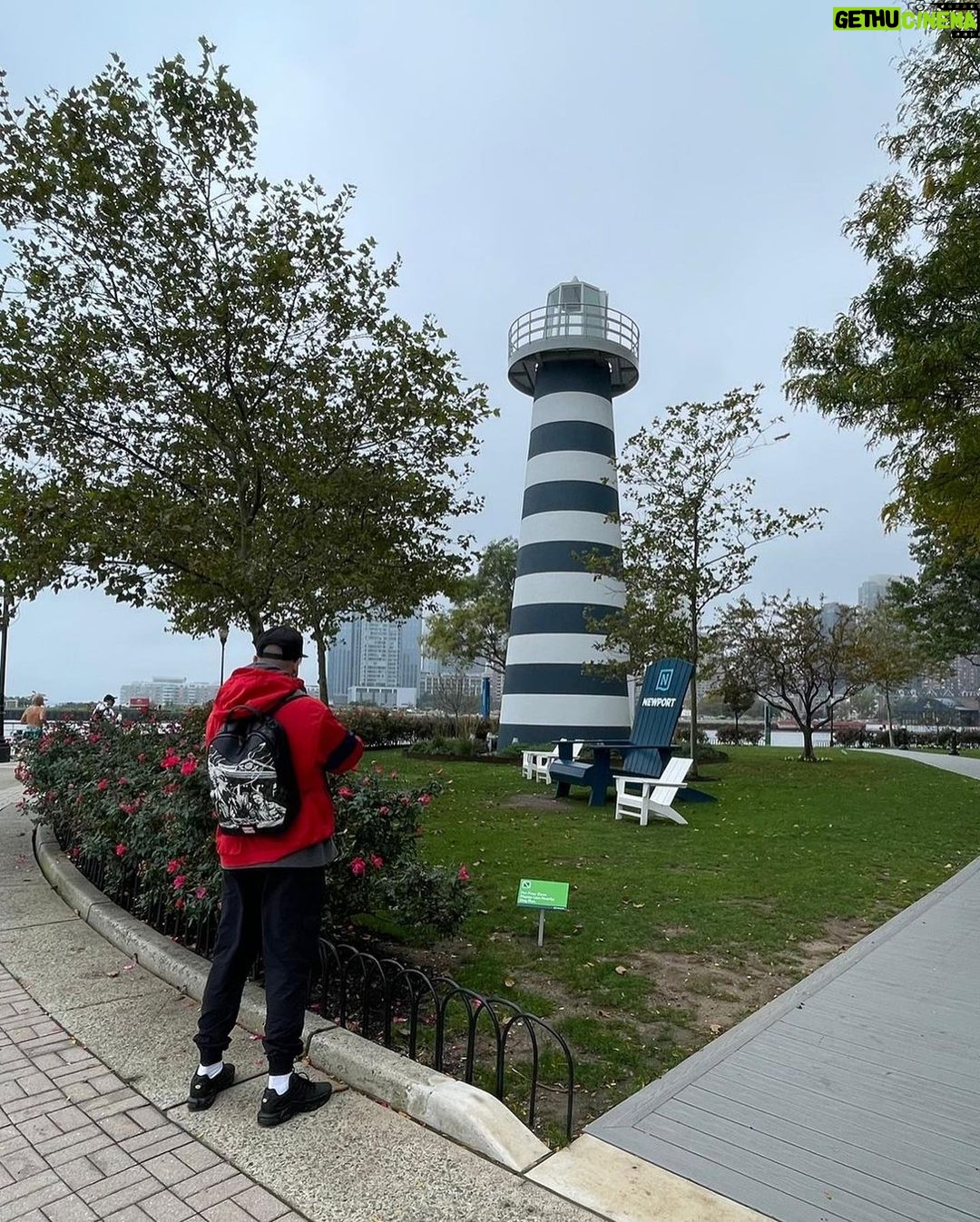 Clementino Instagram - Eccomi nel #NewJersey 🇺🇸🎶 #Hoboken la città del grande Frank Sinatra. Con questa atmosfera si respira la malinconia della musica in un modo incredibile. New Jersey