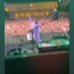 Clementino Instagram - NAPOLI RAP OG 🔥🐺 Oggi diamo i numeri : Con “MEZZO MILIONE” di persone in totale ai concerti, il #Clementinolive2023 è stato di sicuro uno dei tour più visti di questa estate in Italia 🇮🇹 (Guardare per credere) “53” date “500’000” Spettatori “7” elementi della band “2” ore di spettacolo a sera “35” persone dello staff (Nelle Piazze, si bravo, le piazze, dove la gente non paga…) “Migliaia” di Kilometri macinati A’ Gent… La passione per il Rap che non mi toglieranno mai. La nostra squadra che amo. La piazze… Quelle che.. tutti dicono che “è facile suonare nelle piazze ! “ Qualcuno crede sia facile fare le piazze… Mettere insieme le persone di tutte le età… Dal ragazzo che vuole il freestyle Al bambino che vuole Guardando la luna Al Signore che vuole Don Raffaè Al nostalgico che vuole il rap dei miei primi dischi Alla Signora che mi guarda a The Voice’ E noi gli abbiamo dato tutto quello che volevano e che volevamo !!!! Ah volevo aggiungere… tutto su “1 “sola gamba ! 😂 Grazie guagliù 💙💙💙💙💙 Una tournè fantastica, per adesso la migliore della mia carriera. Ora è arrivato il momento di riposarsi un po’. Ci vediamo presto !!! Ma c’è truov semp miez a via !! #ClementinoLive2023 Tour Life