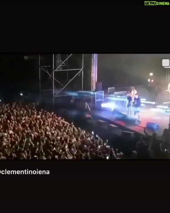 Clementino Instagram - NAPOLI RAP OG 🔥🐺 Oggi diamo i numeri : Con “MEZZO MILIONE” di persone in totale ai concerti, il #Clementinolive2023 è stato di sicuro uno dei tour più visti di questa estate in Italia 🇮🇹 (Guardare per credere) “53” date “500’000” Spettatori “7” elementi della band “2” ore di spettacolo a sera “35” persone dello staff (Nelle Piazze, si bravo, le piazze, dove la gente non paga…) “Migliaia” di Kilometri macinati A’ Gent… La passione per il Rap che non mi toglieranno mai. La nostra squadra che amo. La piazze… Quelle che.. tutti dicono che “è facile suonare nelle piazze ! “ Qualcuno crede sia facile fare le piazze… Mettere insieme le persone di tutte le età… Dal ragazzo che vuole il freestyle Al bambino che vuole Guardando la luna Al Signore che vuole Don Raffaè Al nostalgico che vuole il rap dei miei primi dischi Alla Signora che mi guarda a The Voice’ E noi gli abbiamo dato tutto quello che volevano e che volevamo !!!! Ah volevo aggiungere… tutto su “1 “sola gamba ! 😂 Grazie guagliù 💙💙💙💙💙 Una tournè fantastica, per adesso la migliore della mia carriera. Ora è arrivato il momento di riposarsi un po’. Ci vediamo presto !!! Ma c’è truov semp miez a via !! #ClementinoLive2023 Tour Life