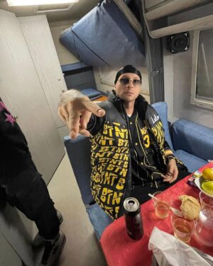 Clementino Instagram - 🐝 🐝🐝
Ultima data del #clementinolive2023 
Grazie Riccia Campobasso ❤️