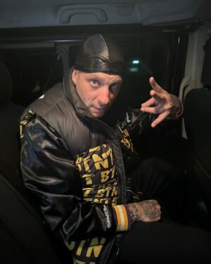 Clementino Instagram - 🐝 🐝🐝
Ultima data del #clementinolive2023 
Grazie Riccia Campobasso ❤️