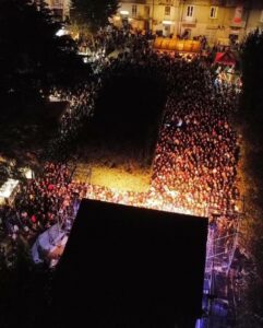 Clementino Instagram - 🐝 🐝🐝 Ultima data del #clementinolive2023 Grazie Riccia Campobasso ❤️ Molise