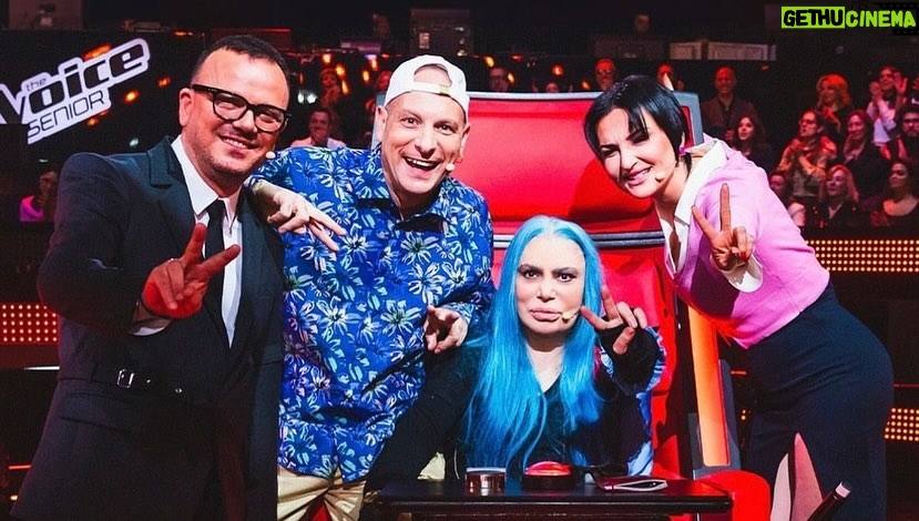 Clementino Instagram - THE VOICE!! ๐บ๐ฉต Grazie per averci seguito! Ci vediamo Venerdรฌ prossimo su Rai1 ๐ผ๐ผ๐ผ๐ผ๐ผ๐ผ๐ผ๐ผ๐ผ Italy