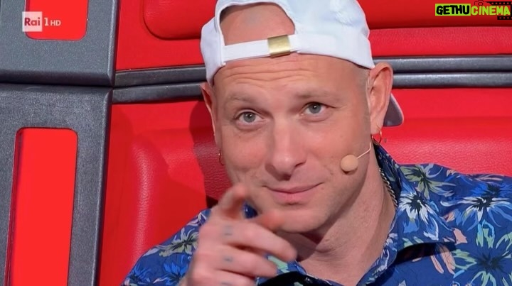 Clementino Instagram - Son Fresco! 🥤💋 🩵 The Voice !!! Grazie per averci seguito !! Appuntamento a venerdì prossimo!!! @thevoice_italy Italy