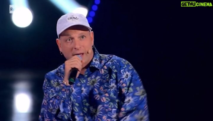 Clementino Instagram - I GianGigiotti ! 🍫 Ci vediamo Venerdì sera con @thevoice_italy 🩵☀️ @rai1official Italy