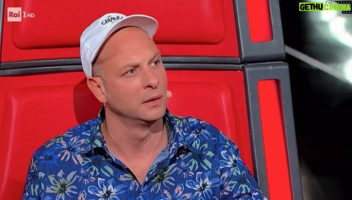Clementino Instagram - I GianGigiotti ! 🍫 Ci vediamo Venerdì sera con @thevoice_italy 🩵☀️ @rai1official Italy