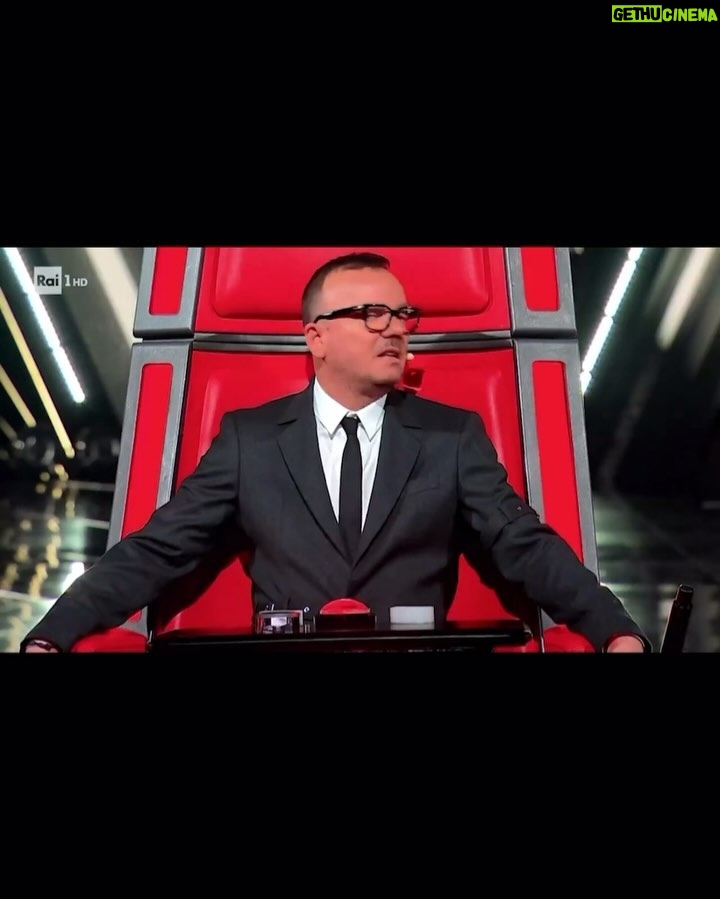 Clementino Instagram - The Voice !! Grazie per averci seguito 🩵 #TheVoiceSenior ci vediamo Venerdì !! @thevoice_italy The Voice of Italy