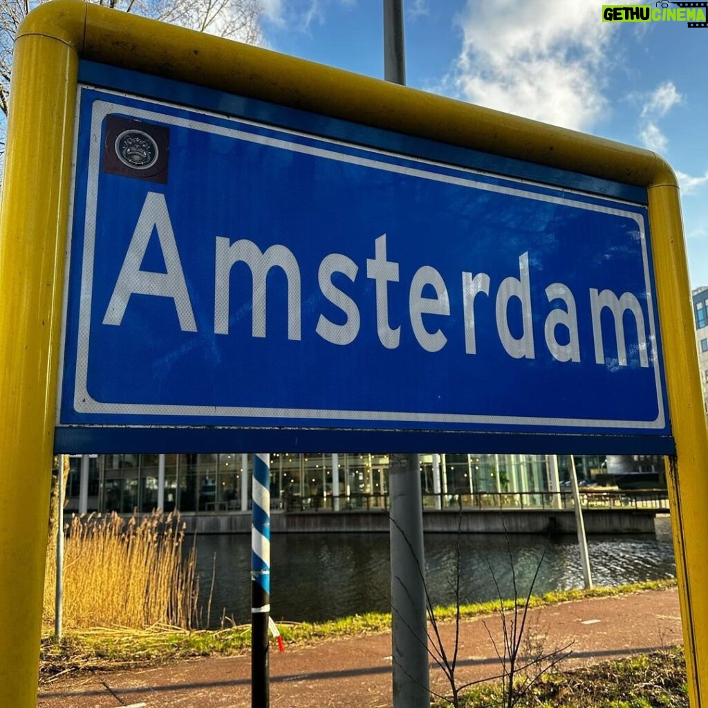 Clementino Instagram - Il disco sta prendendo forma… È stata una settimana fantastica, full immersion di beat e rime. Grazie Amsterdam ! 🇳🇱🩵 A presto! Ci vediamo in Italia Guagliù, più forti di prima!!! #Amsterdam #AmsterDoom Amsterdam, Netherlands