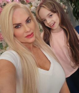 Coco Austin Instagram - Women always ask about my maintenance regiment and who I go to get my hair done.. I know girls that got this blonde thing down to a science and @bellas_beaute_studio_ is one of them! Thank you @izabella_szlanta_ and the girls over there💋 Bella's Beauté Studio