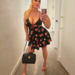 Coco Austin Instagram - Bathroom Selfish pics 💋