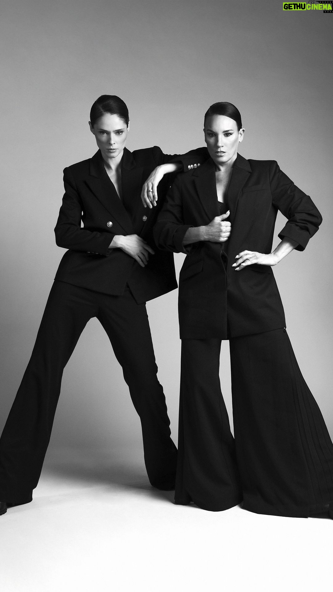 Coco Rocha Instagram - The @cocorocha effect! 🪄 I learned so much at the @cocorochamodelcamp and I already see growth when it comes to runway and posing… thank you Coco for your wisdom and magic touch! 🖤👯♀️📸✨