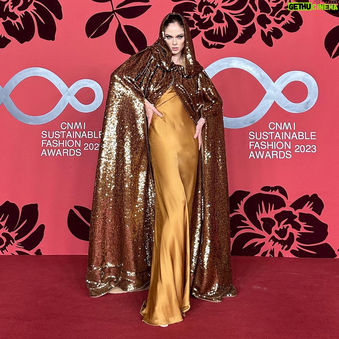 Coco Rocha Instagram - It giving _____? Fill in the blank for last nights #CNMISustainableFashionAwards @milanfashionweek look. Fashion by @albertaferretti, glam by @alicefayre & @leongorman. Milan, Italy