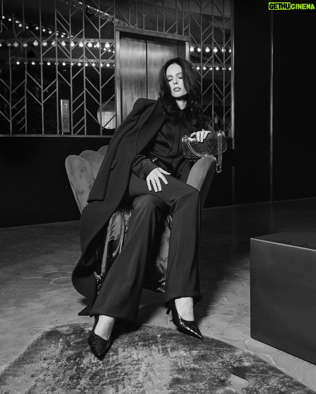 Coco Rocha Instagram - Finally entering jacket weather, my favorite season 🖤 @michaelkors @jeaniestehrphoto @jennyalvesartistry @carolynrosecina New York, New York
