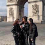 Coco Rocha Instagram - Flew the @CocoRochaModelCamp team to Paris Fashion Week only to take selfies with the arc de triomphe 🖤 @jeaniestehrphoto @carolynrosecina Arc de Triomphe