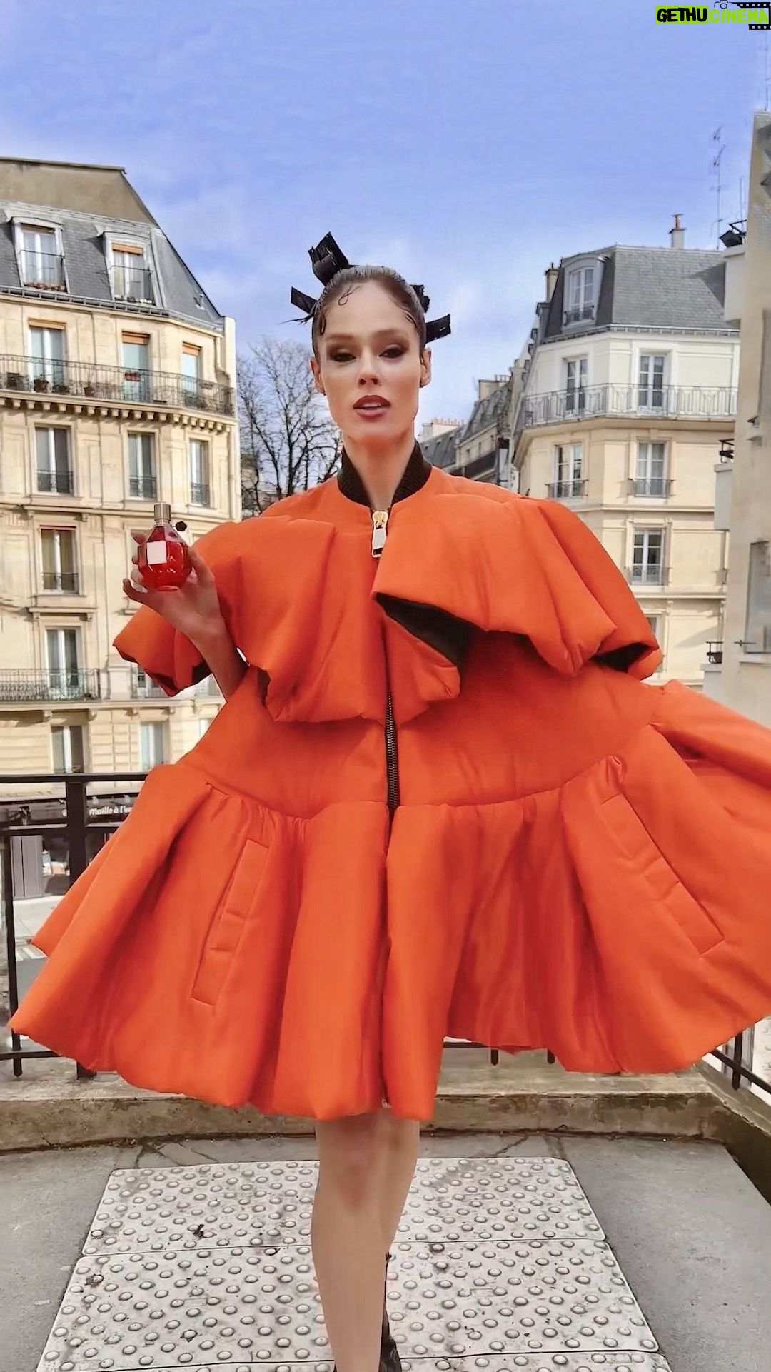 Coco Rocha Instagram - Taking a walk on the wild side with Flowerbomb Tiger Lily and @viktorandrolf Haute Couture 🧡 #ViktorAndRolf #ViktorAndRolfFragrances #FlowerbombTigerLily Paris, France