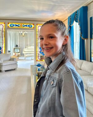 Coco Rocha Instagram - Experiencing #Graceland was a dream come true for me, but witnessing my baby girl @ioniconran’s sheer awe was priceless. She’s been an avid @elvis fan for years, and stepping into his cherished home, frozen in time since 1977, was an unforgettable treat for us all. 🏡✨ @visitgraceland #ElvisPresley